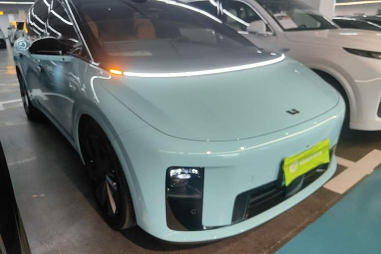 Used Li Auto i8 2025 Model Standard Version Front Right 45 Deg