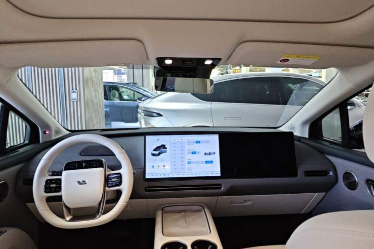 Used Li Auto i8 2025 Model Standard Version Headliner