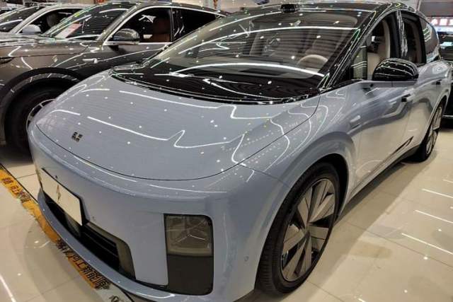 Li Auto i8 2025 Model Standard Version с пробегом