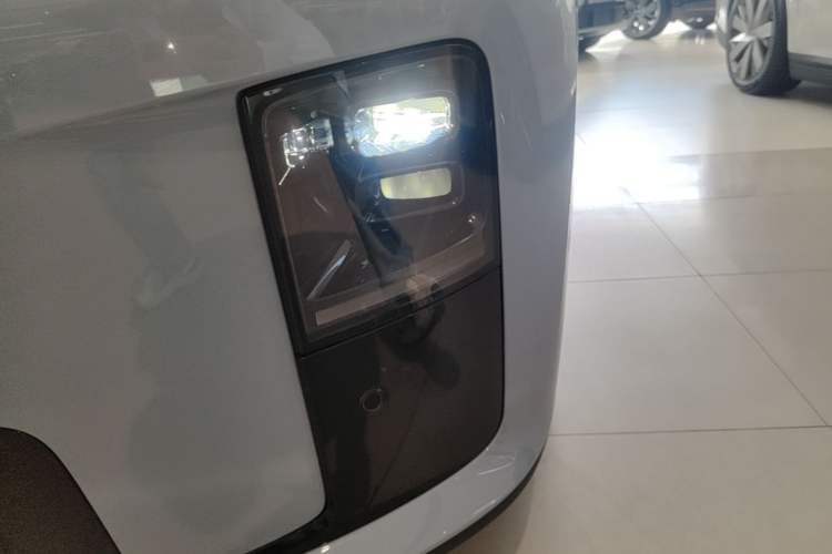 Used Li Auto i8 2025 Model Standard Version Left Front Headlight