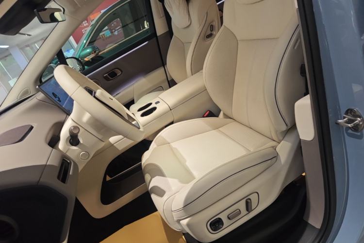 Used Li Auto i8 2025 Model Standard Version Left Front Seat