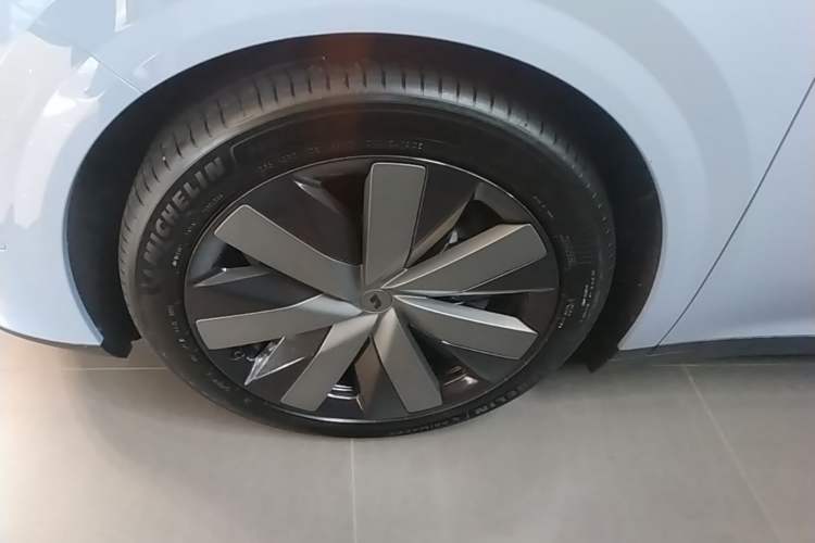Used Li Auto i8 2025 Model Standard Version Left Front Wheel Hub