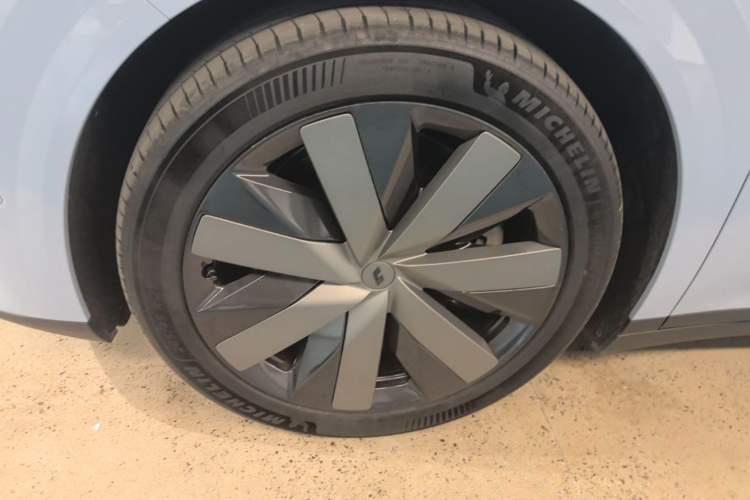 Used Li Auto i8 2025 Model Standard Version Left Front Wheel Hub