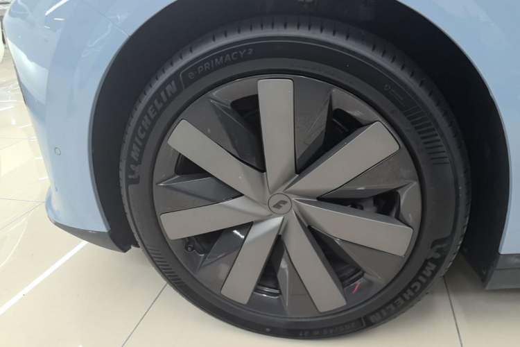 Used Li Auto i8 2025 Model Standard Version Left Front Wheel Hub