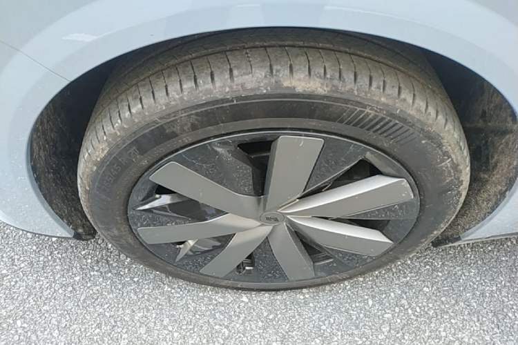 Used Li Auto i8 2025 Model Standard Version Left Front Wheel Hub