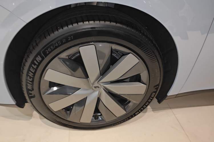 Used Li Auto i8 2025 Model Standard Version Left Front Wheel Hub