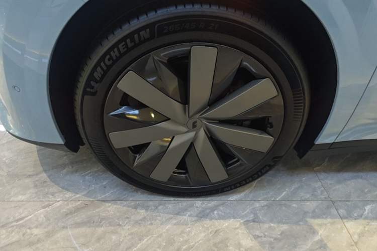 Used Li Auto i8 2025 Model Standard Version Left Front Wheel Hub