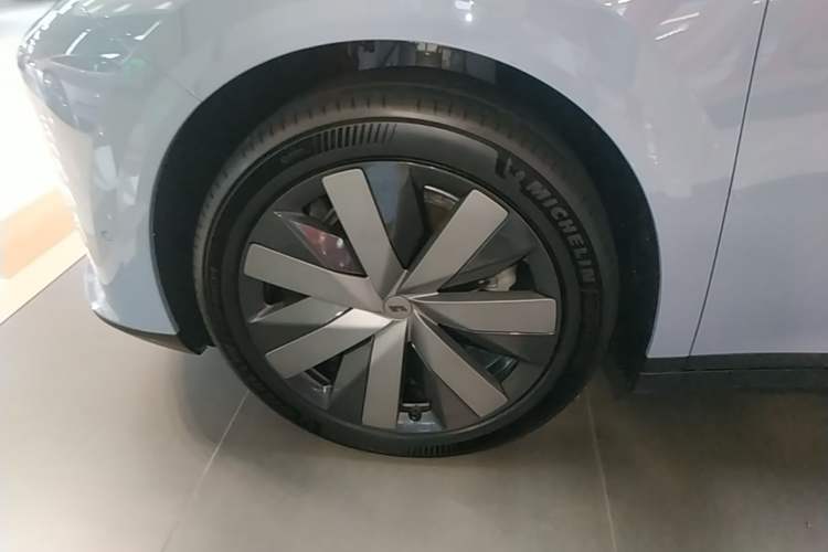 Used Li Auto i8 2025 Model Standard Version Left Front Wheel Hub