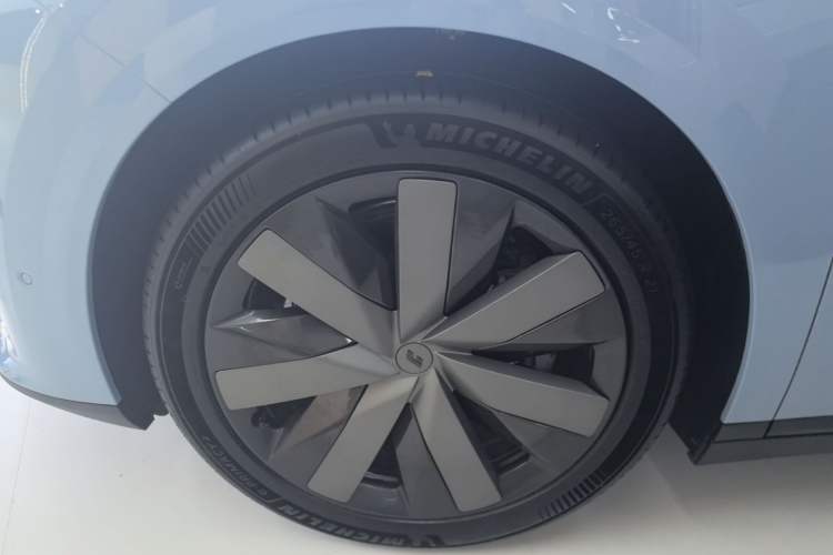 Used Li Auto i8 2025 Model Standard Version Left Front Wheel Hub