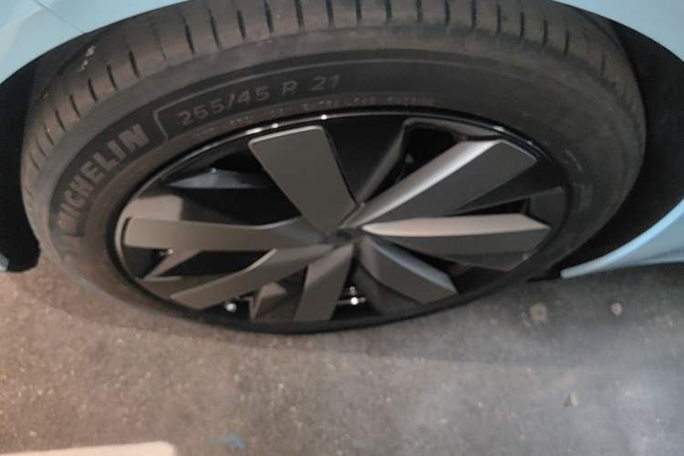 Used Li Auto i8 2025 Model Standard Version Left Front Wheel Hub
