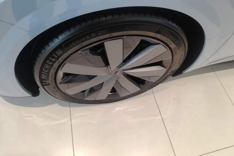 Used Li Auto i8 2025 Model Standard Version Left Front Wheel Hub