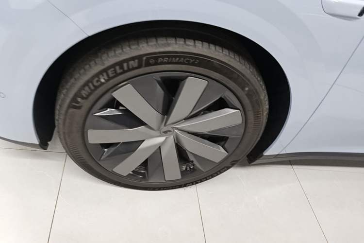Used Li Auto i8 2025 Model Standard Version Left Front Wheel Hub