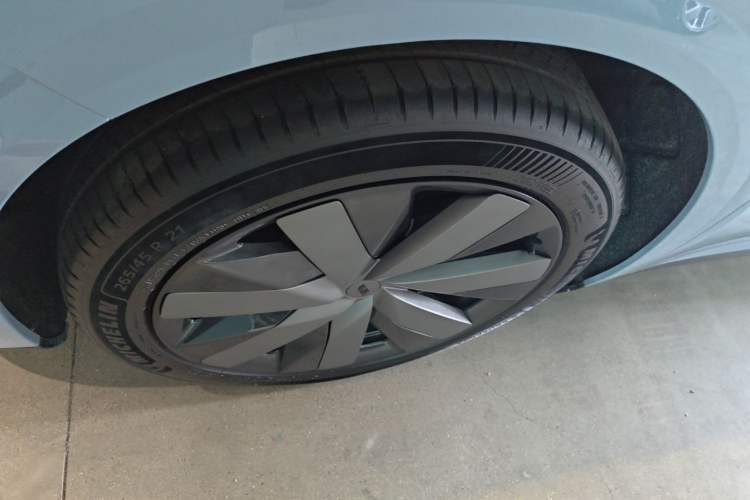 Used Li Auto i8 2025 Model Standard Version Left Front Wheel Hub