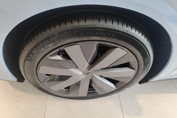 Used Li Auto i8 2025 Model Standard Version Left Front Wheel Hub
