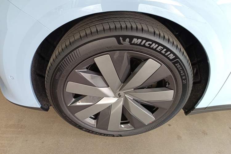 Used Li Auto i8 2025 Model Standard Version Left Front Wheel Hub