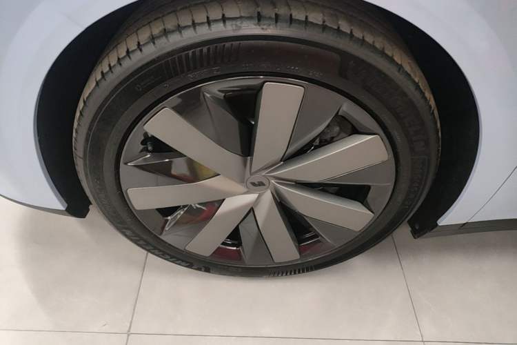 Used Li Auto i8 2025 Model Standard Version Left Front Wheel Hub
