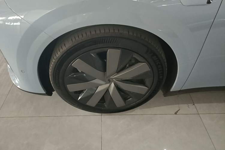 Used Li Auto i8 2025 Model Standard Version Left Front Wheel Hub