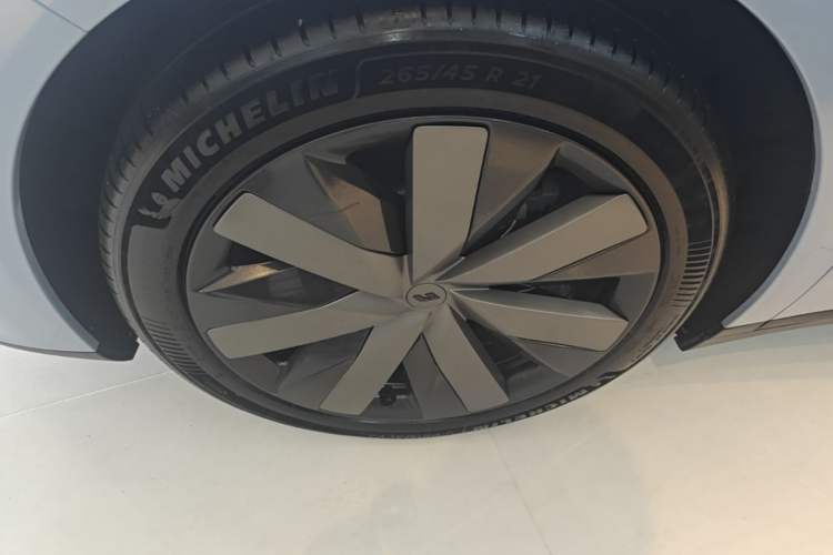 Used Li Auto i8 2025 Model Standard Version Left Front Wheel Hub