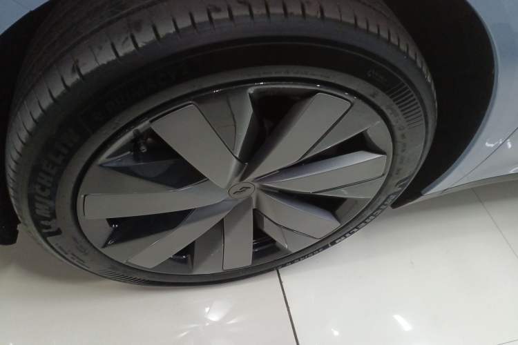 Used Li Auto i8 2025 Model Standard Version Left Front Wheel Hub