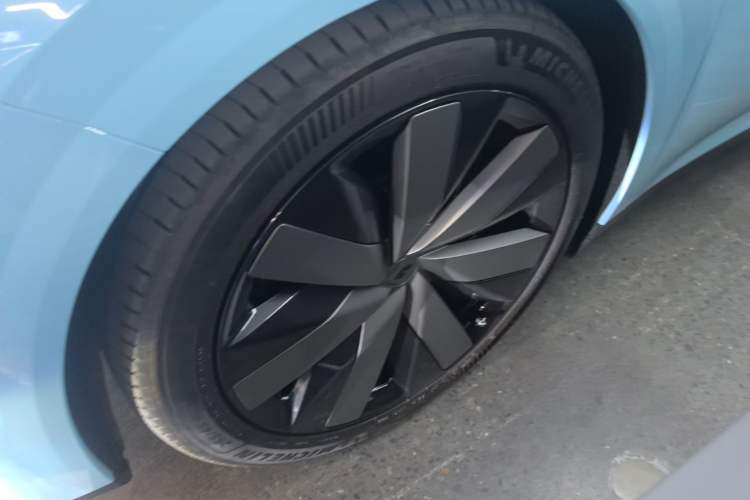 Used Li Auto i8 2025 Model Standard Version Left Front Wheel Hub