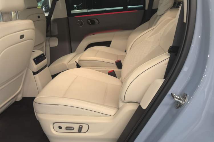 Used Li Auto i8 2025 Model Standard Version Left Rear Seat