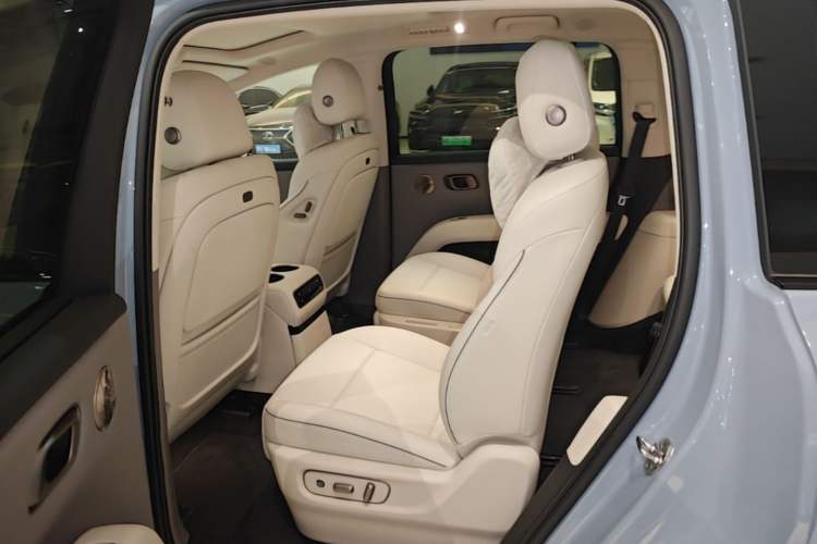 Used Li Auto i8 2025 Model Standard Version Left Rear Seat