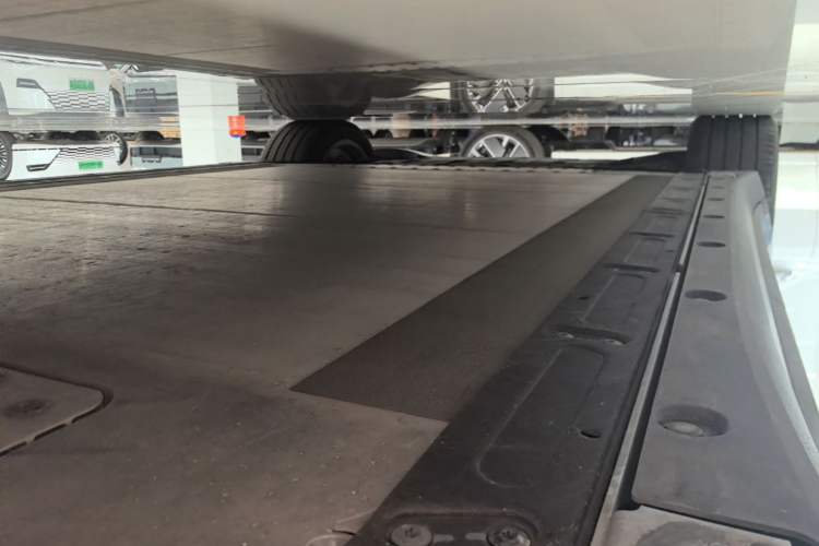 Used Li Auto i8 2025 Model Standard Version Left Side Sill