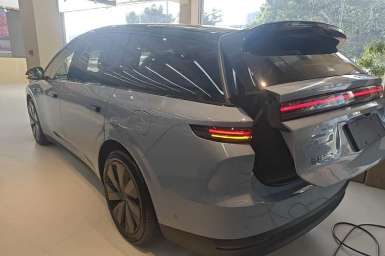 Used Li Auto i8 2025 Model Standard Version Rear Left 45 Deg