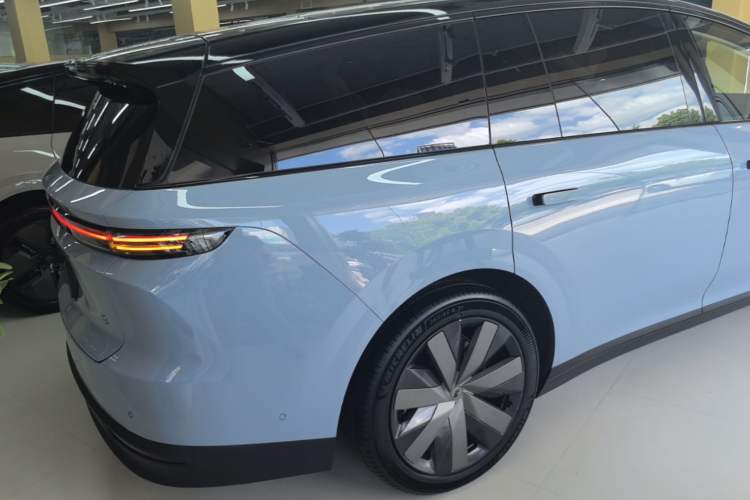 Used Li Auto i8 2025 Model Standard Version Rear Right 45 Deg