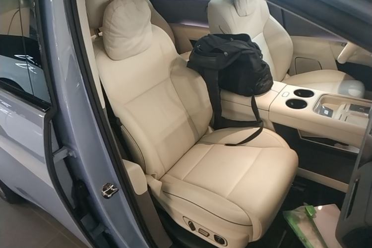 Used Li Auto i8 2025 Model Standard Version Right Front Seat