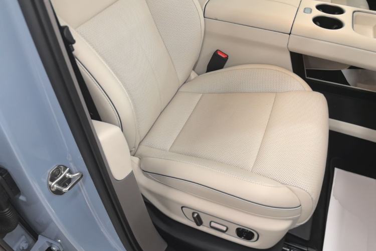 Used Li Auto i8 2025 Model Standard Version Right Front Seat