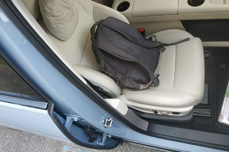 Used Li Auto i8 2025 Model Standard Version Right Front Seat