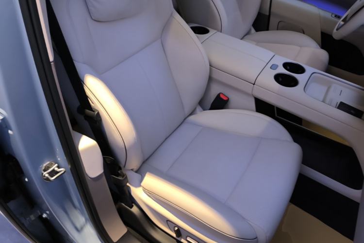 Used Li Auto i8 2025 Model Standard Version Right Front Seat