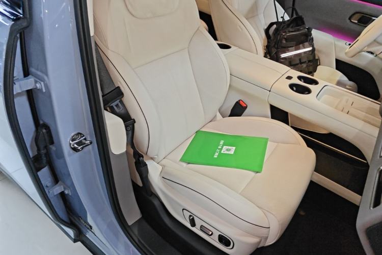 Used Li Auto i8 2025 Model Standard Version Right Front Seat