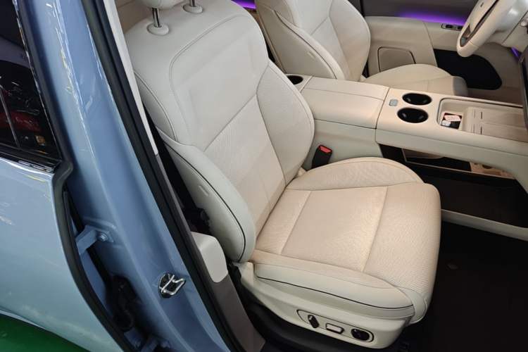 Used Li Auto i8 2025 Model Standard Version Right Front Seat