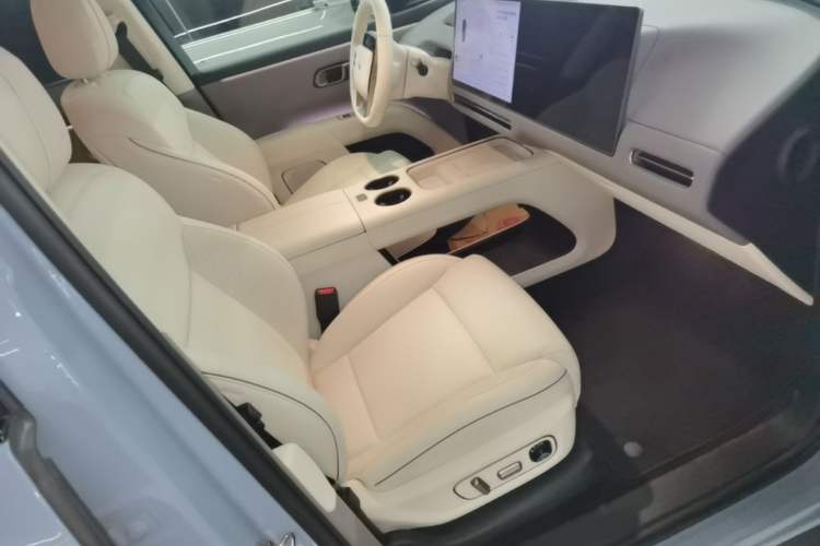 Used Li Auto i8 2025 Model Standard Version Right Front Seat
