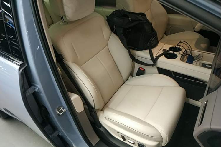 Used Li Auto i8 2025 Model Standard Version Right Front Seat