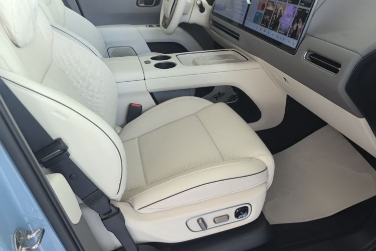 Used Li Auto i8 2025 Model Standard Version Right Front Seat