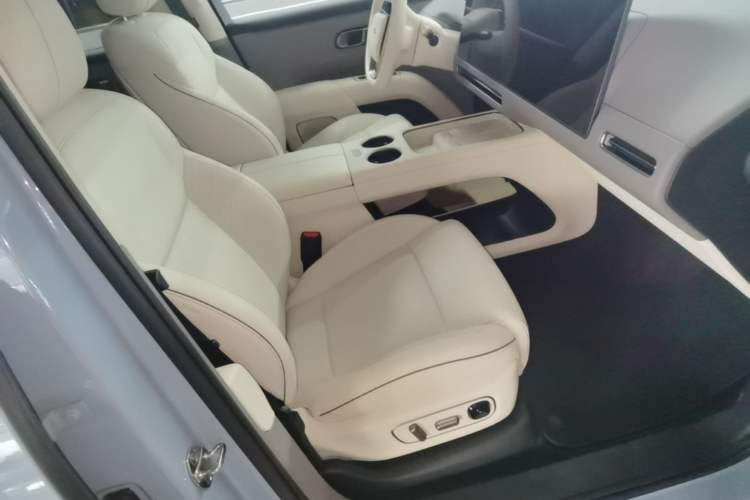 Used Li Auto i8 2025 Model Standard Version Right Front Seat