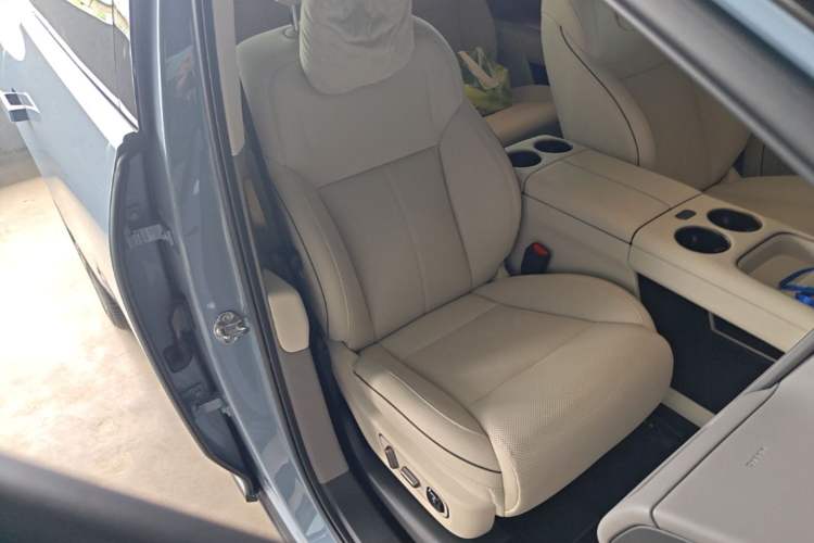 Used Li Auto i8 2025 Model Standard Version Right Front Seat