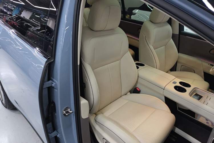 Used Li Auto i8 2025 Model Standard Version Right Front Seat