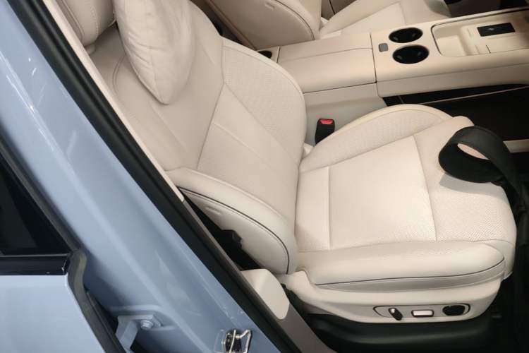 Used Li Auto i8 2025 Model Standard Version Right Front Seat