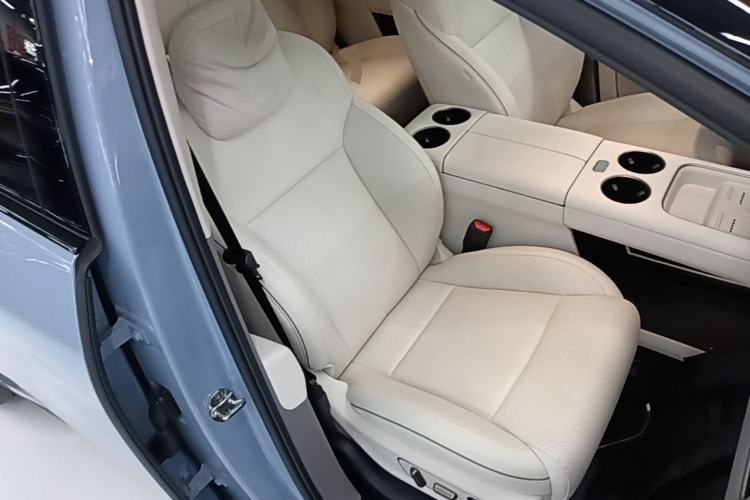 Used Li Auto i8 2025 Model Standard Version Right Front Seat