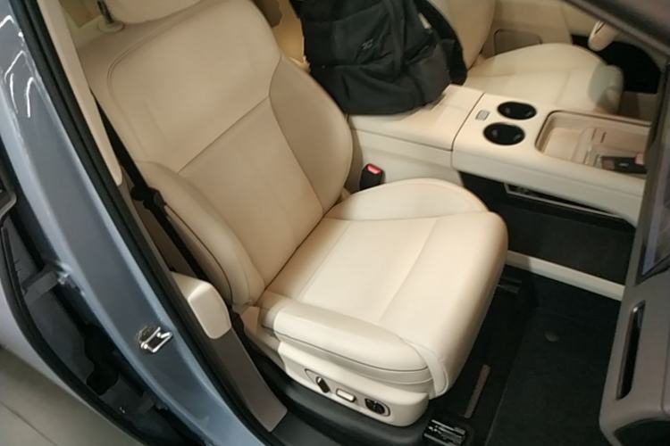 Used Li Auto i8 2025 Model Standard Version Right Front Seat