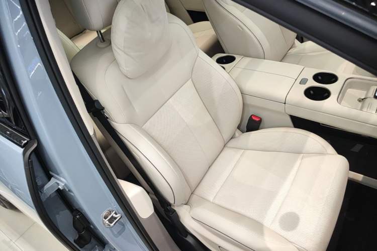 Used Li Auto i8 2025 Model Standard Version Right Front Seat