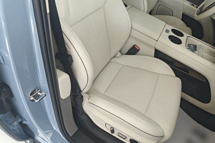 Used Li Auto i8 2025 Model Standard Version Right Front Seat