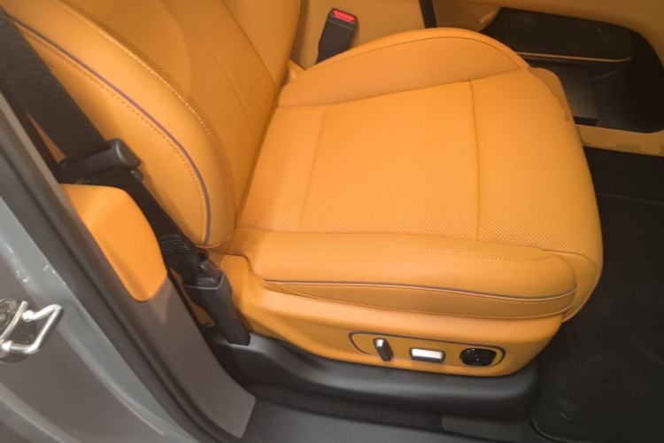 Used Li Auto i8 2025 Model Standard Version Right Front Seat