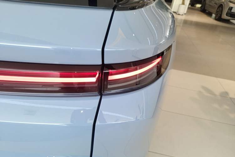 Used Li Auto i8 2025 Model Standard Version Right Rear Taillight