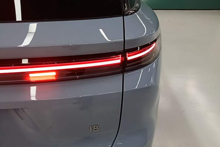 Used Li Auto i8 2025 Model Standard Version Right Rear Taillight