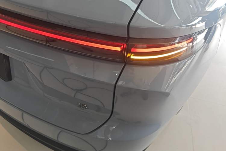 Used Li Auto i8 2025 Model Standard Version Right Rear Taillight